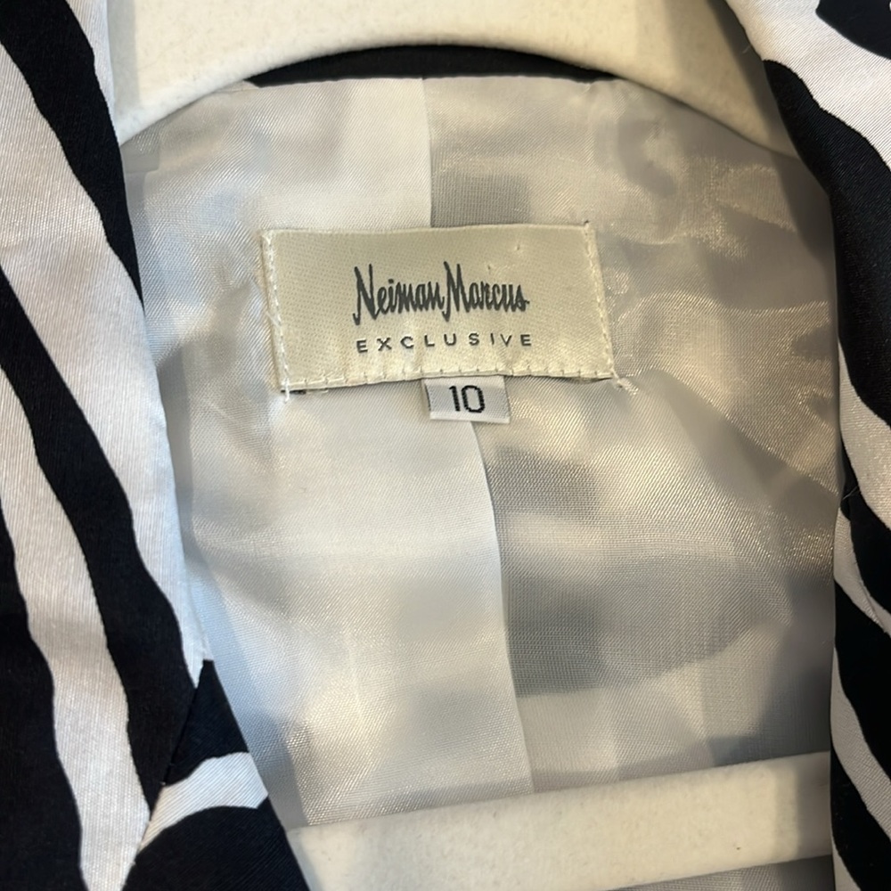 Stylish  Silk Black and White Zebra Print Women's Jacket
New never worn - Picture 6 of 12